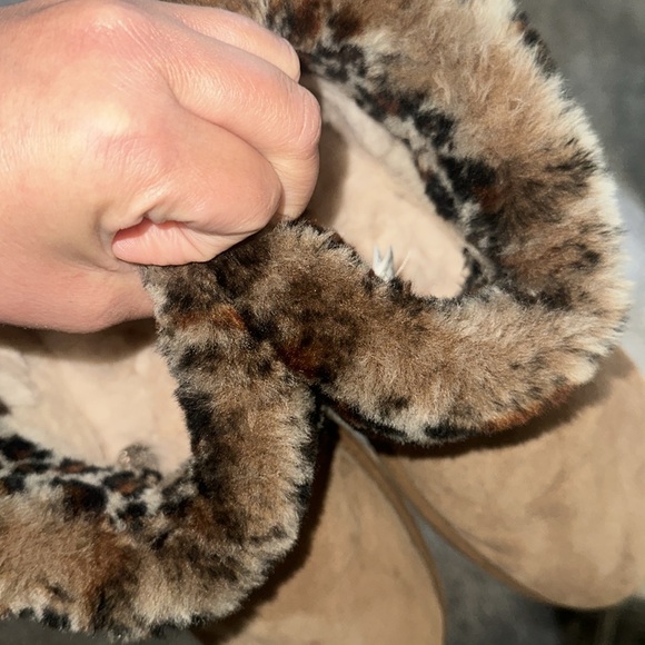 Leopard UGGS - Picture 4 of 6